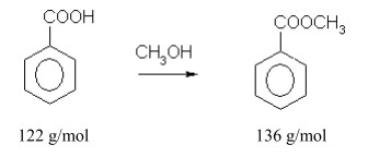 W skali laboratoryjnej benzoesan metylu otrzymuje się z kwasu benzoesowego 