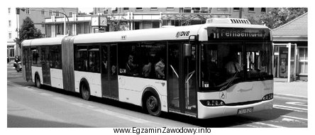 Na zdjęciu przedstawiono autobus